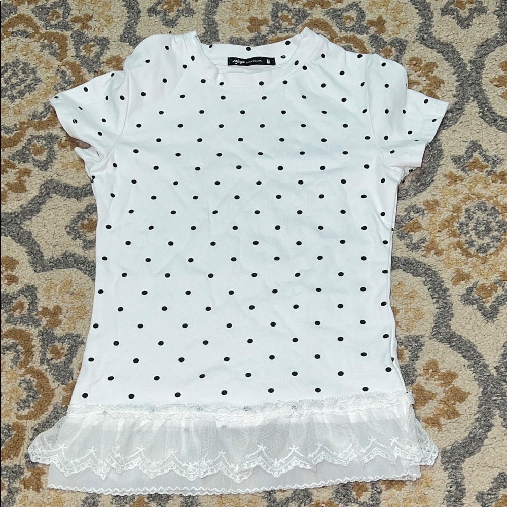 White polka dot t-shirt with lace trim